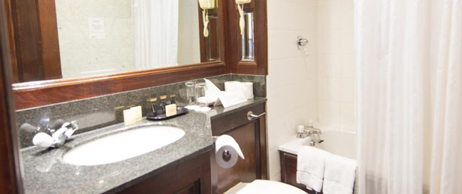 O`Callaghan Mont Clare Hotel - Bathroom O`Callaghan Mont Clare Hotel - Bathroom